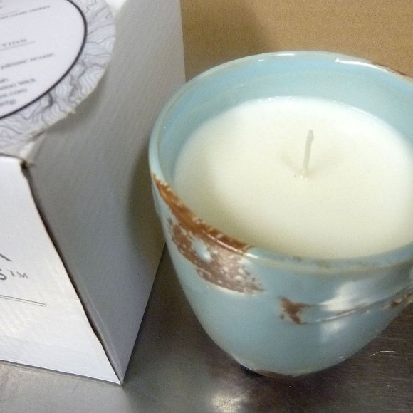 14 oz Regal Ceramic Vase Candle Soy Blend Wax, White Flower Scent NIB - Picture 4 of 5